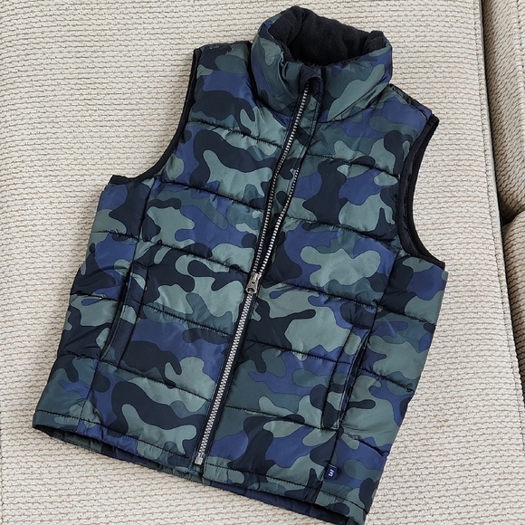 GAP Blue and Green Camouflage Puffer Vest, Kids Small - Picture 1 of 5
